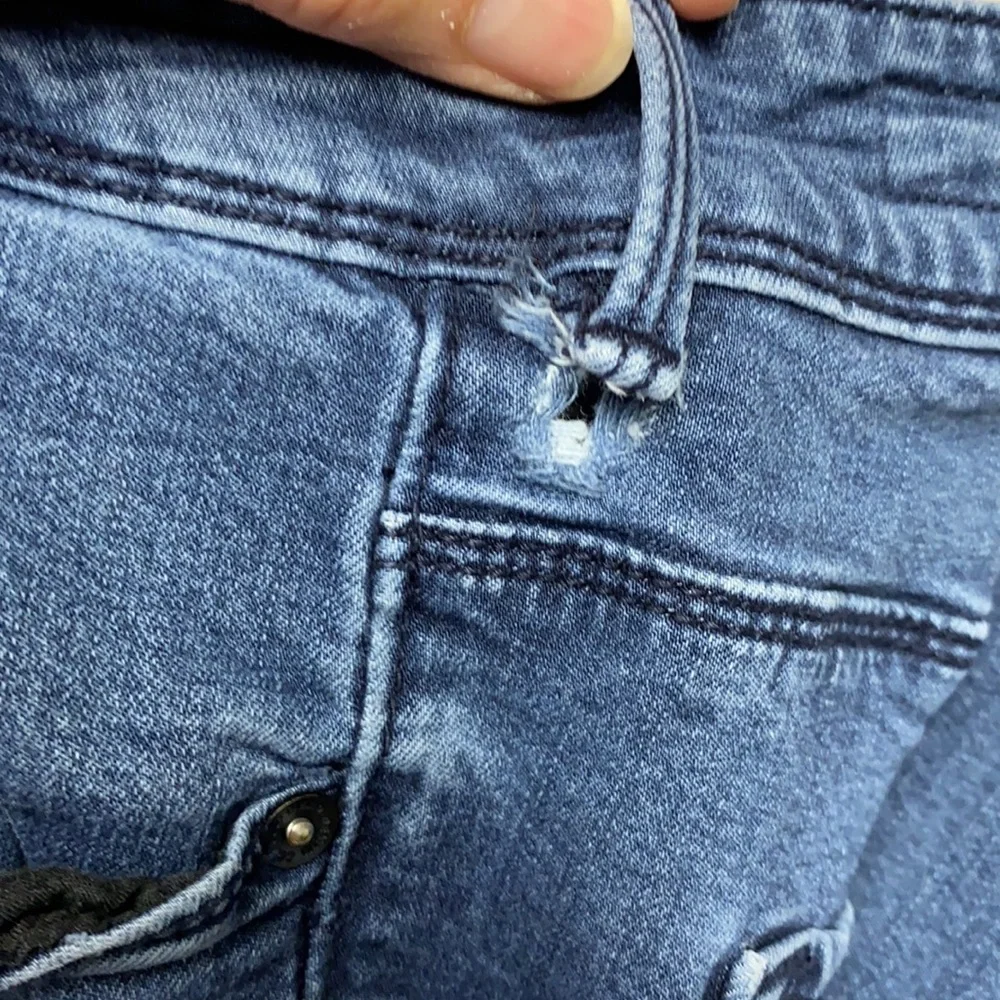 Size 7 Bullhead skinny high rise stretch jeans 28” inseam - Picture 4 of 7